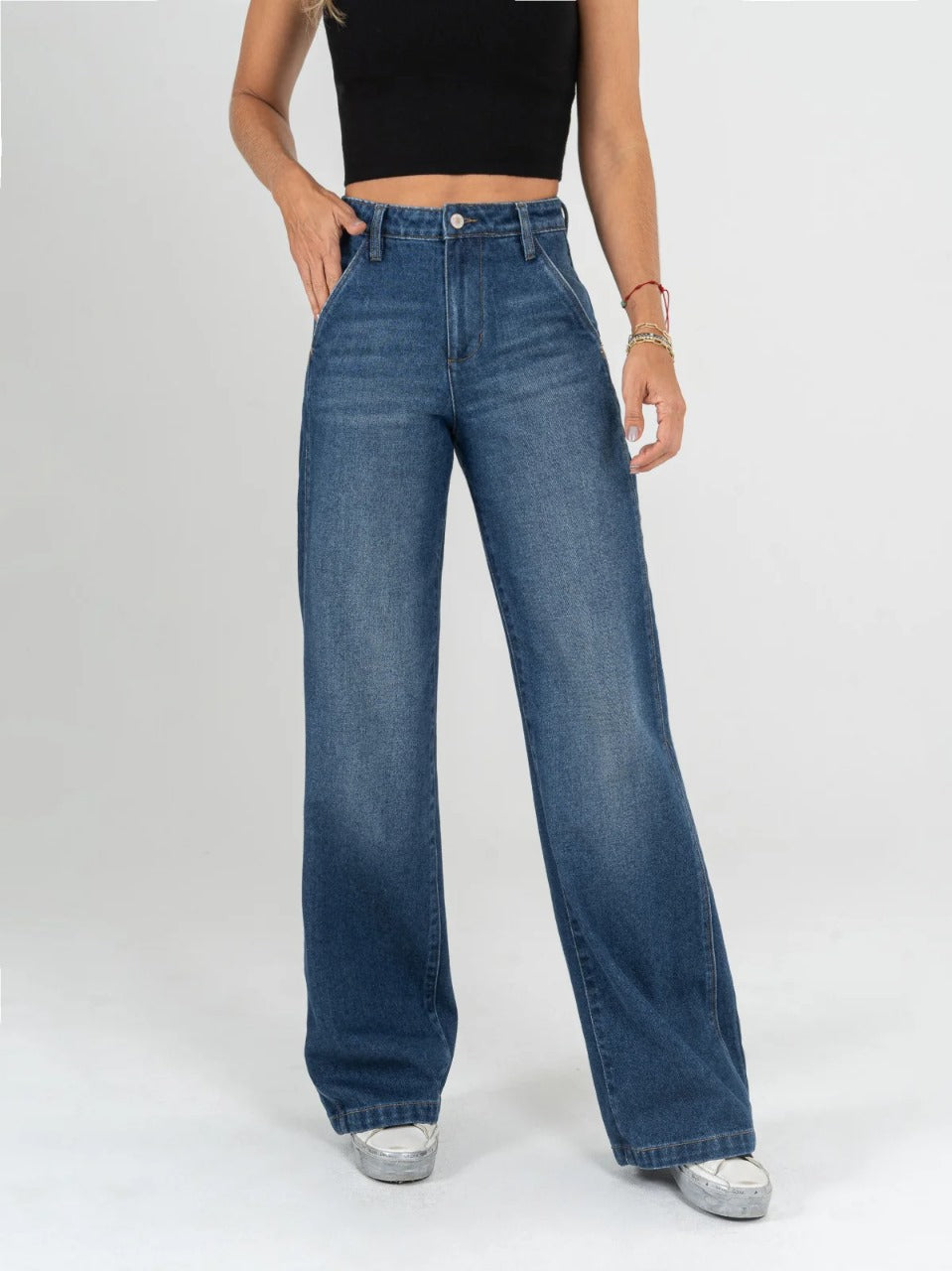 REF: DCN937 Ref Jean Mom Flare Rígido cortes en pierna