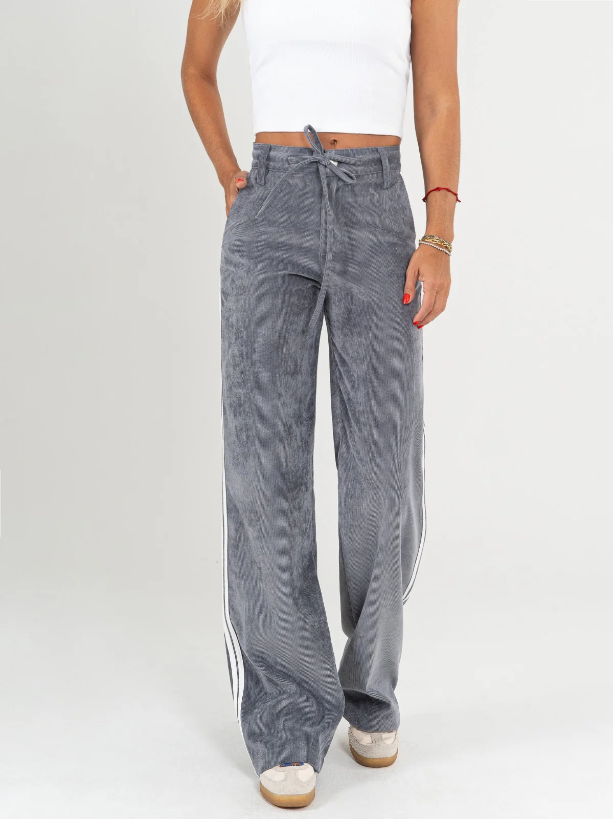 Ref: DCN867 Pantalón Lineas Straight Leg , stretch, en corduroy, tiro alto