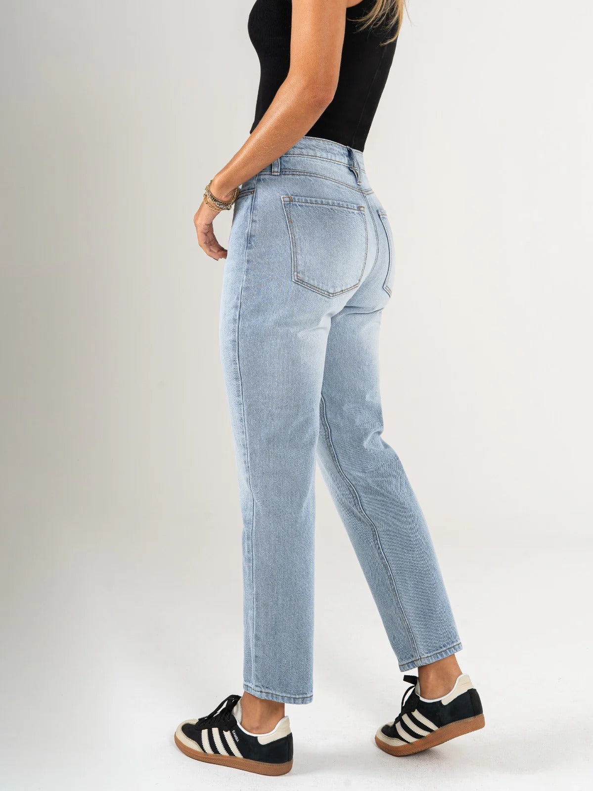 REF: DCN952 Jean Mom fit rígido, tiro alto