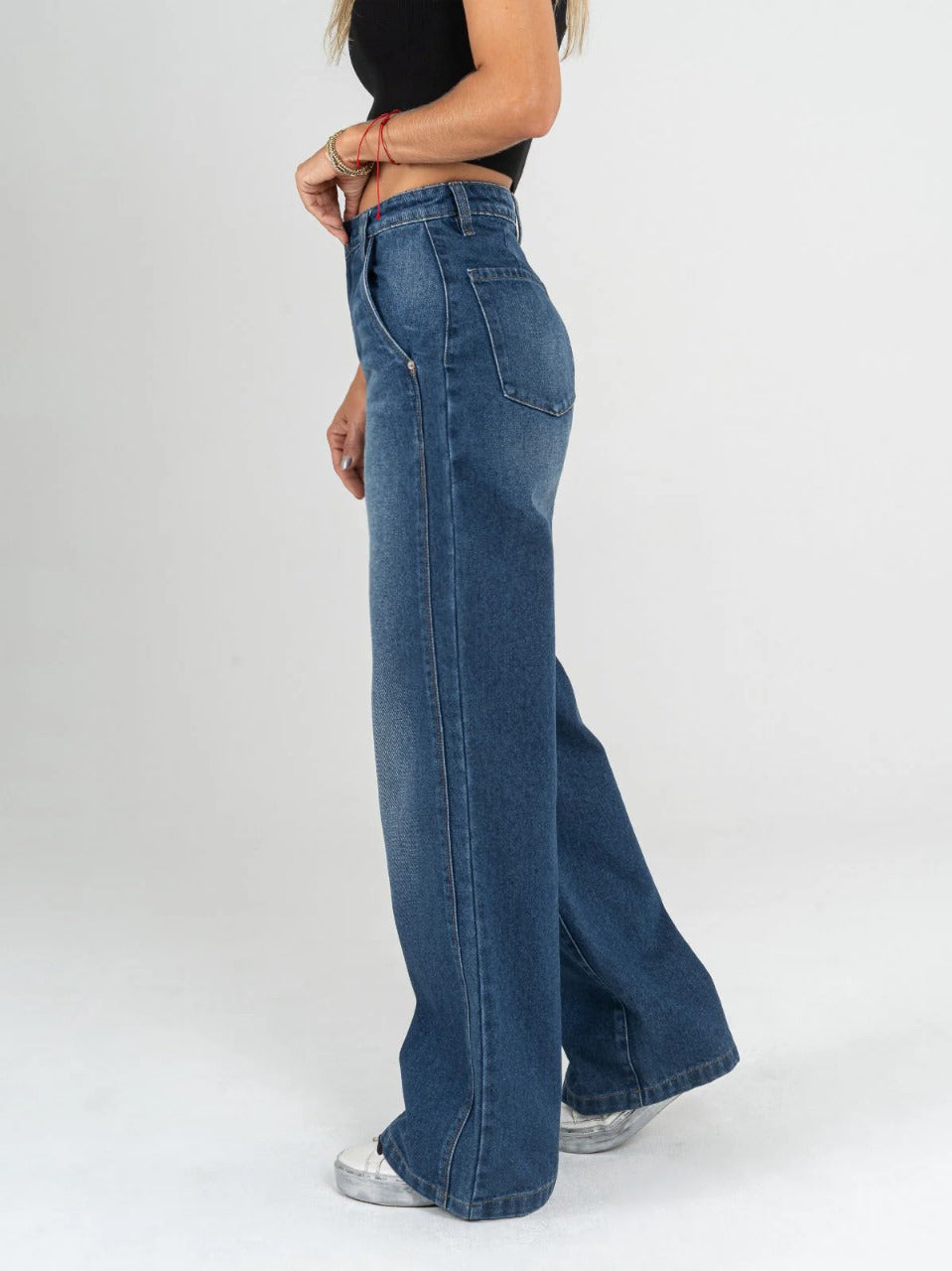 REF: DCN937 Ref Jean Mom Flare Rígido cortes en pierna