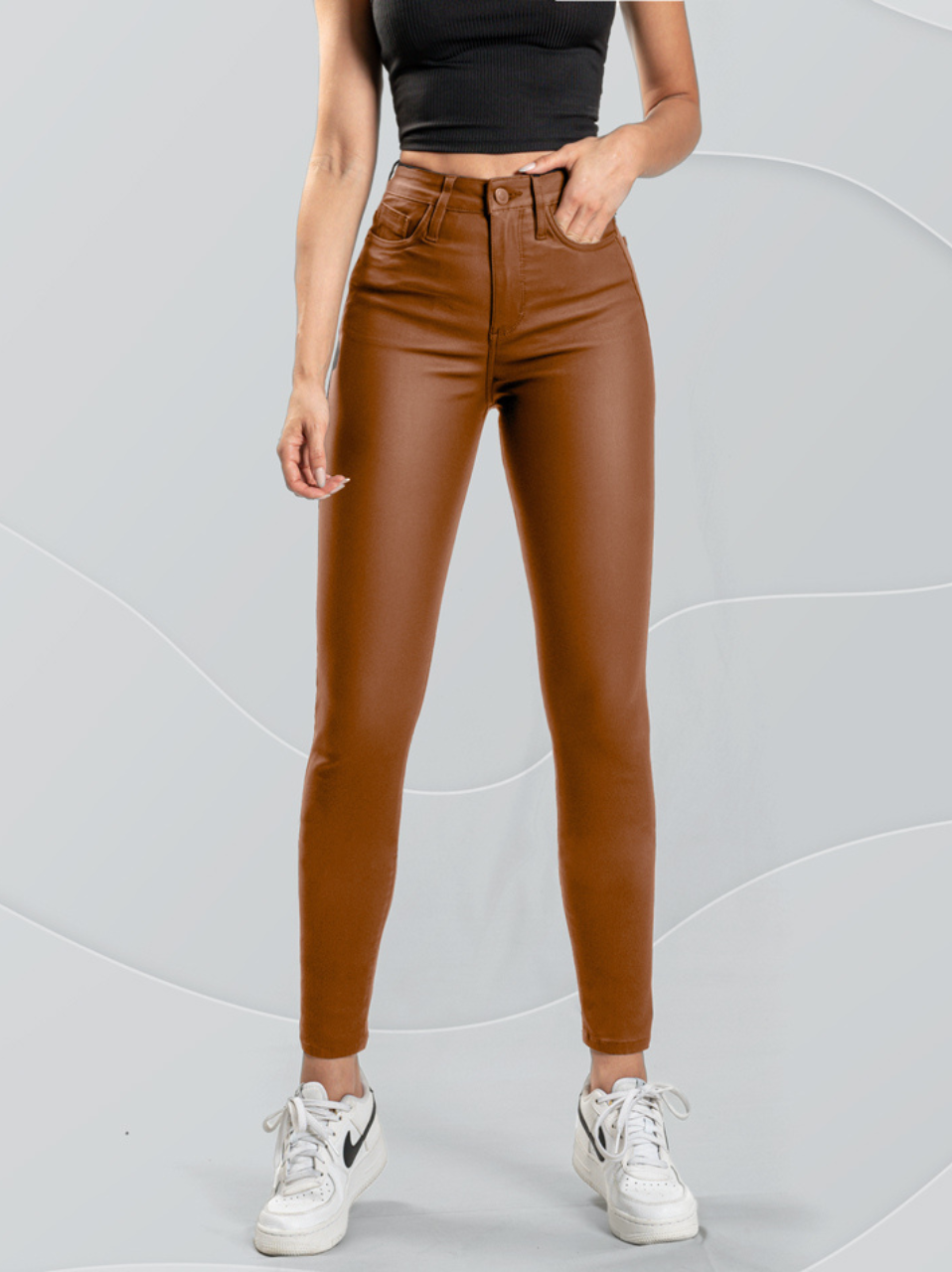 REF: DCN727 Pantalon en cuerina stretch, tiro alto