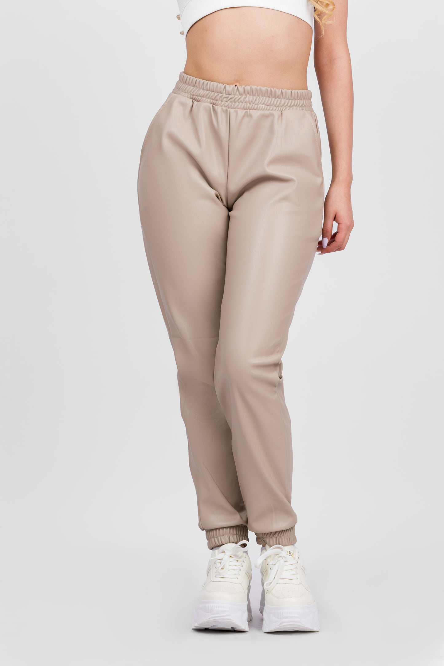 Jogger en Cuerina