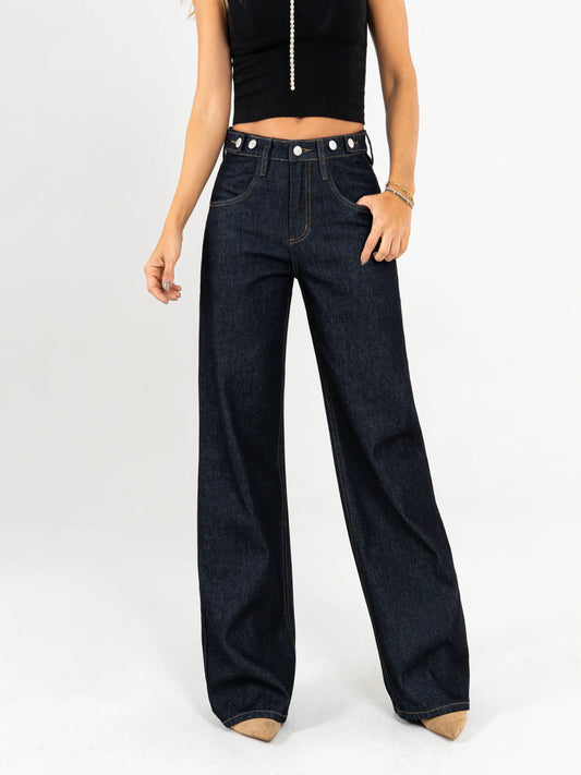 Ref: DCN874 Jean mom flare rígido detalle en pretina,tono azul
