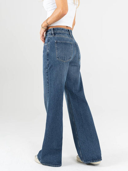Ref: DCN869 Jean mom flare rígido, detalle en pretina,tono azul .