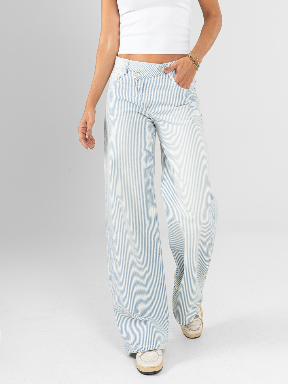 Ref: DCN1103 Jean wide leg, tiro alto, confort, rayas, tono azul claro