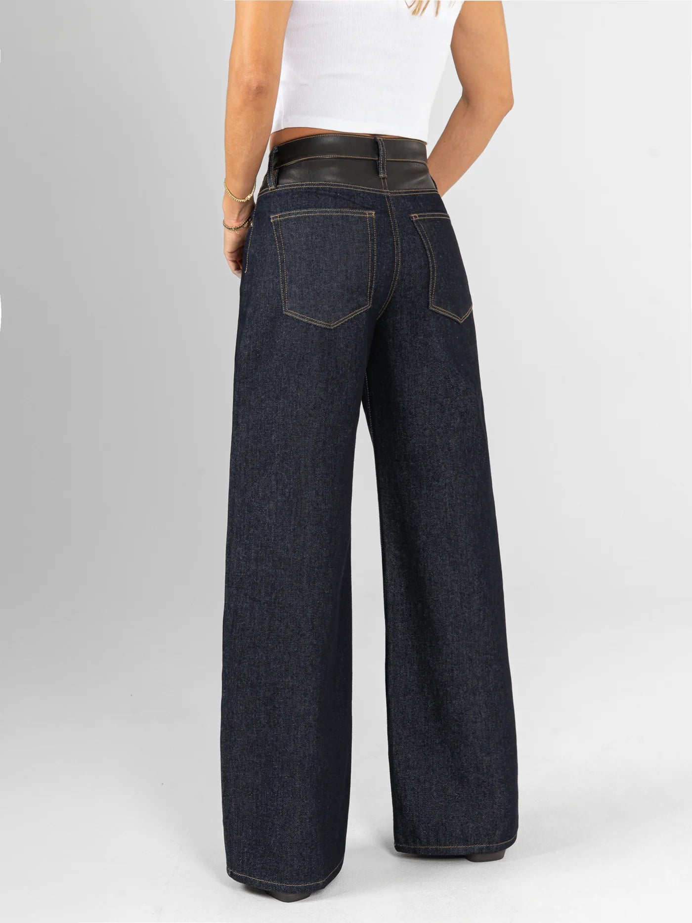 REF: DCN1058 Y DCN1077 Jean Wide Leg, Pretina en cuero
