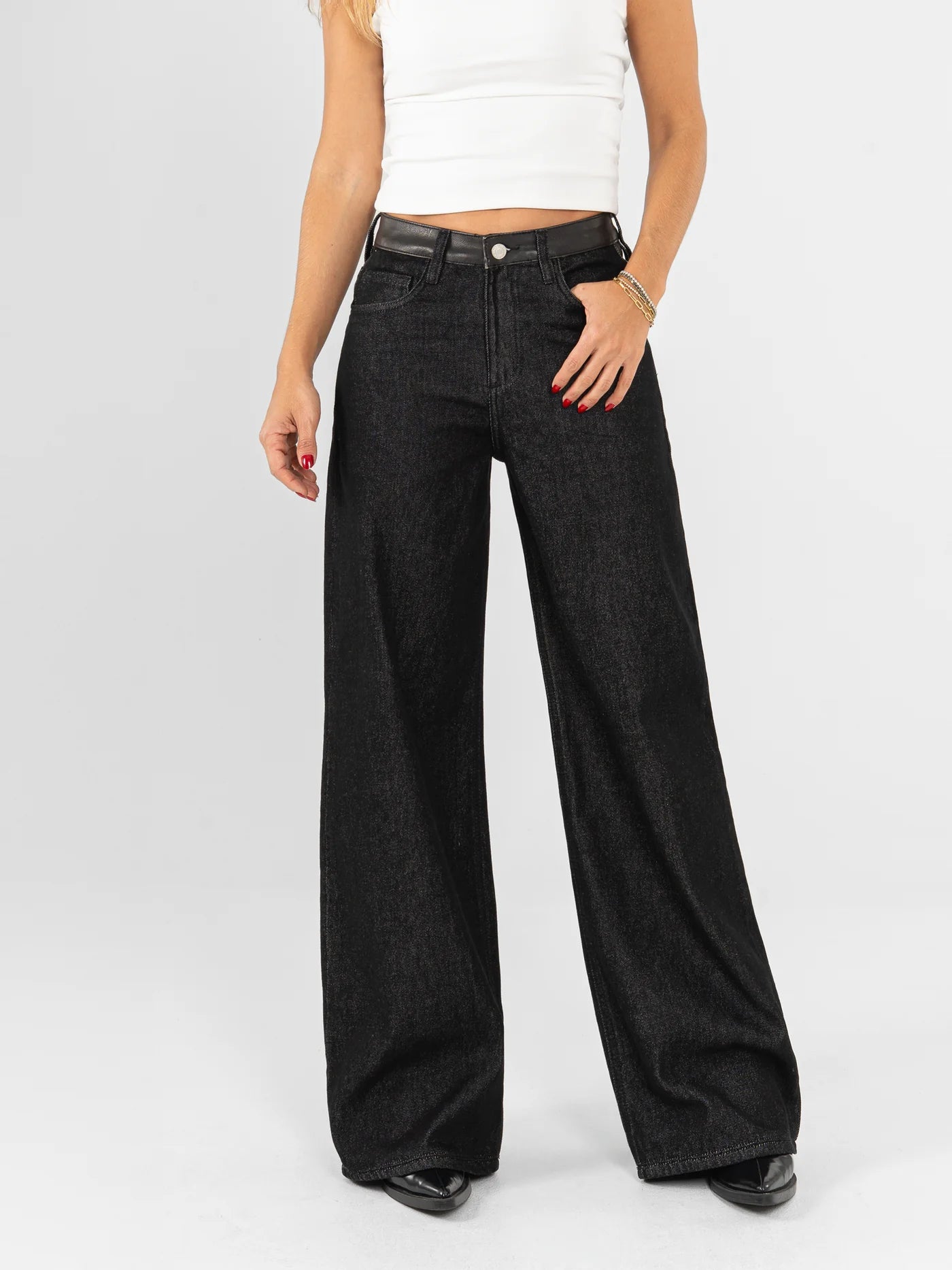 REF: DCN1058 Y DCN1077 Jean Wide Leg, Pretina en cuero