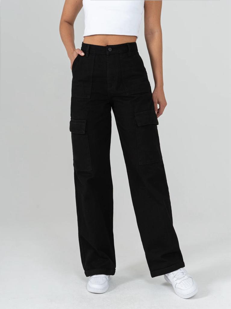 REF: DCN829 Jean Negro Cargo Rigido, tiro alto