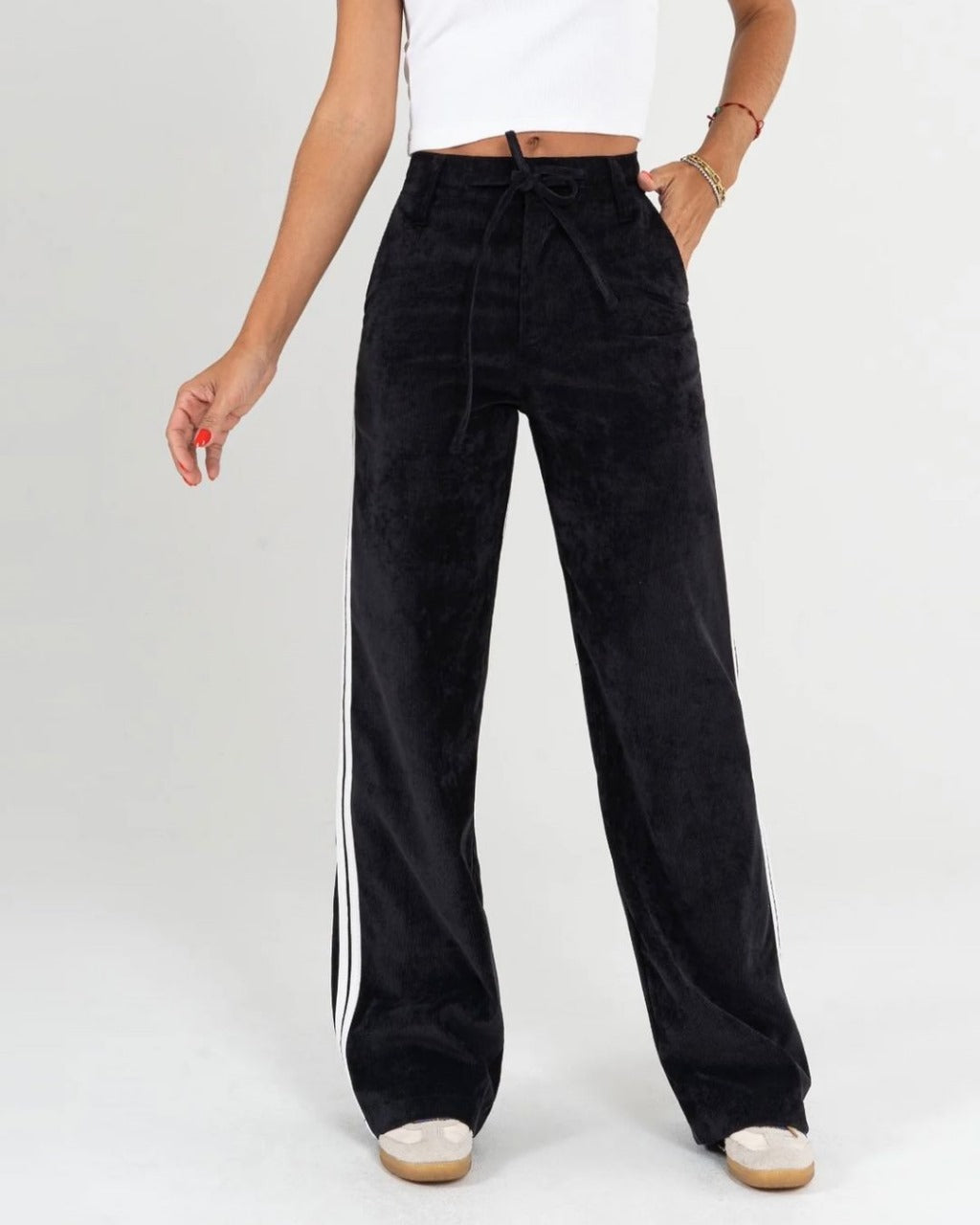 Ref: DCN867 Pantalón Lineas Straight Leg , stretch, en corduroy, tiro alto