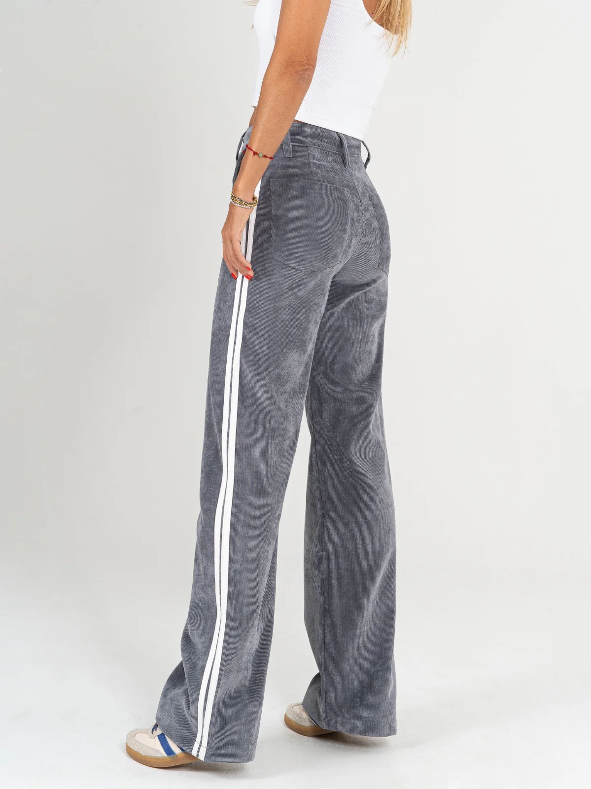 Ref: DCN867 Pantalón Lineas Straight Leg , stretch, en corduroy, tiro alto