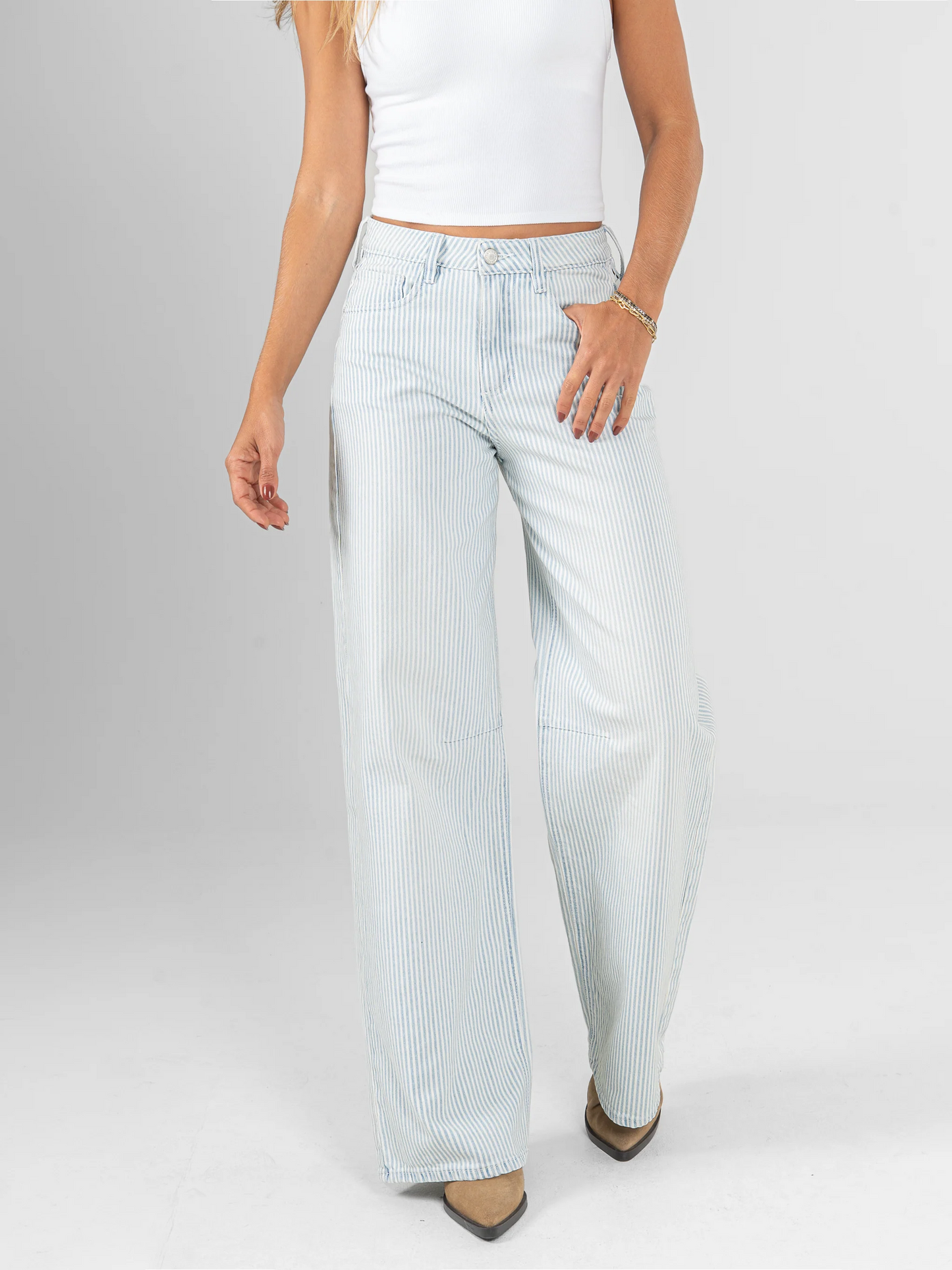 Ref: DCN1091 Jean wide leg, tiro alto, confort, rayas, tono azul claro