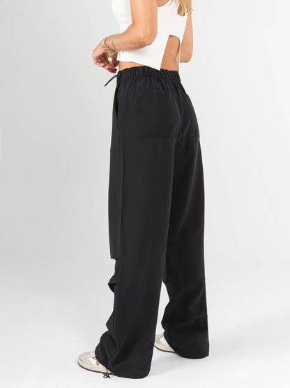 Ref: DCN987 Pantalón cargo, prense en pierna, detalle en pretina, tejido plano liviano, tiro alto