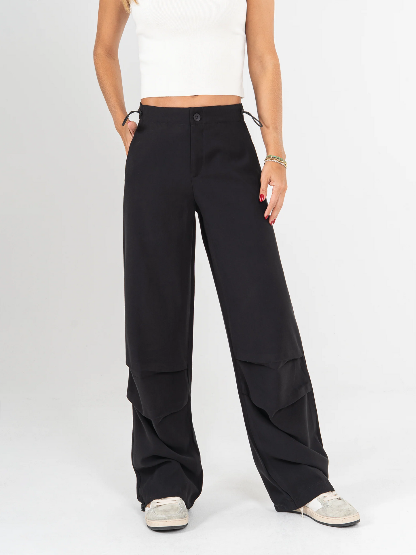 Ref: DCN987 Pantalón cargo, prense en pierna, detalle en pretina, tejido plano liviano, tiro alto