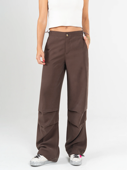 Ref: DCN987 Pantalón cargo, prense en pierna, detalle en pretina, tejido plano liviano, tiro alto