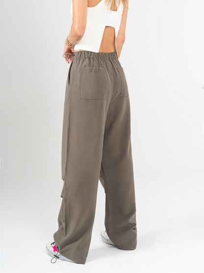Ref: DCN987 Pantalón cargo, prense en pierna, detalle en pretina, tejido plano liviano, tiro alto