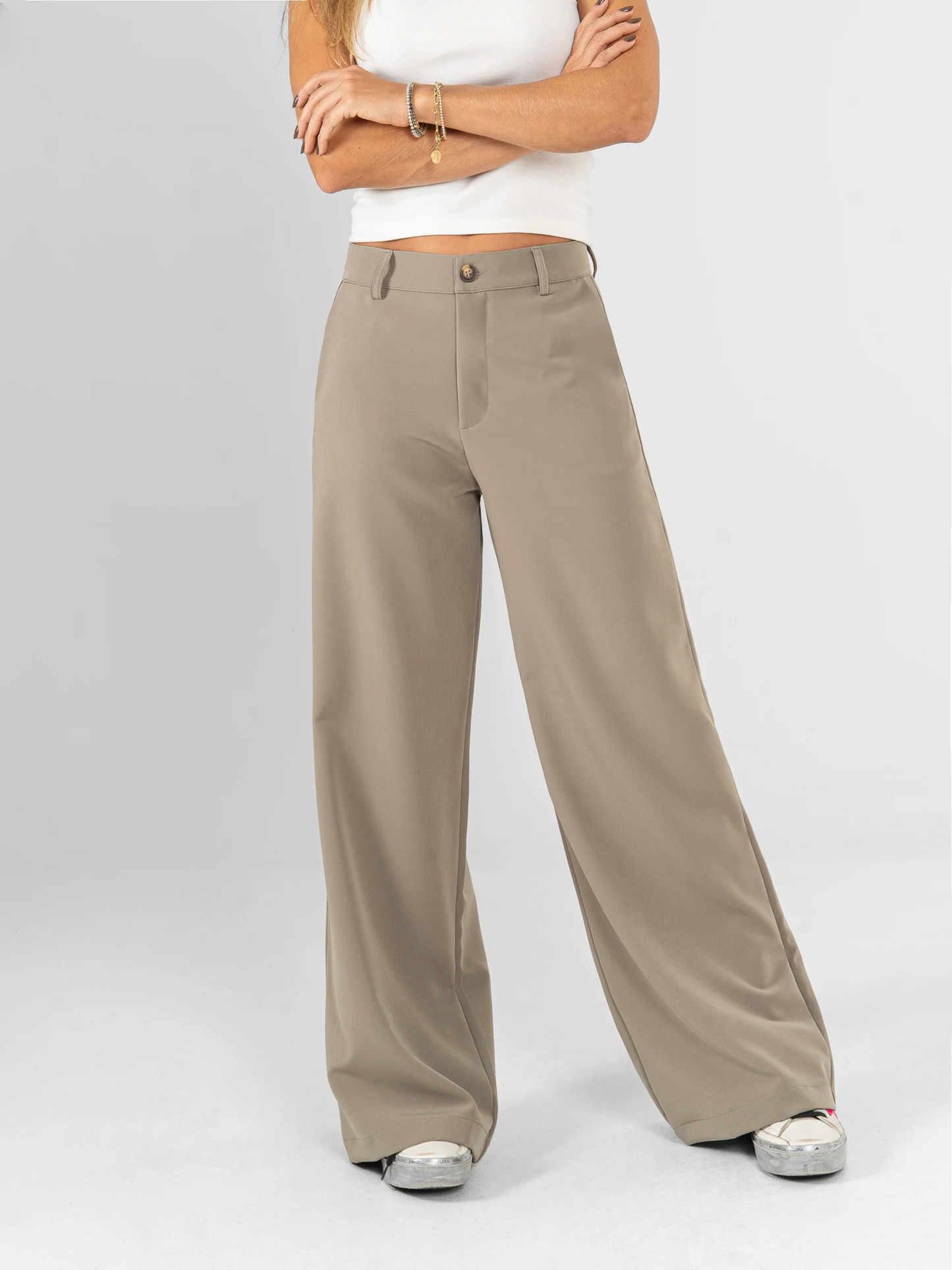 Unik Jeans - Ref: DCN1018 Pantalón straight leg, tejido plano liviano, tiro alto. - COLOR: VERDE