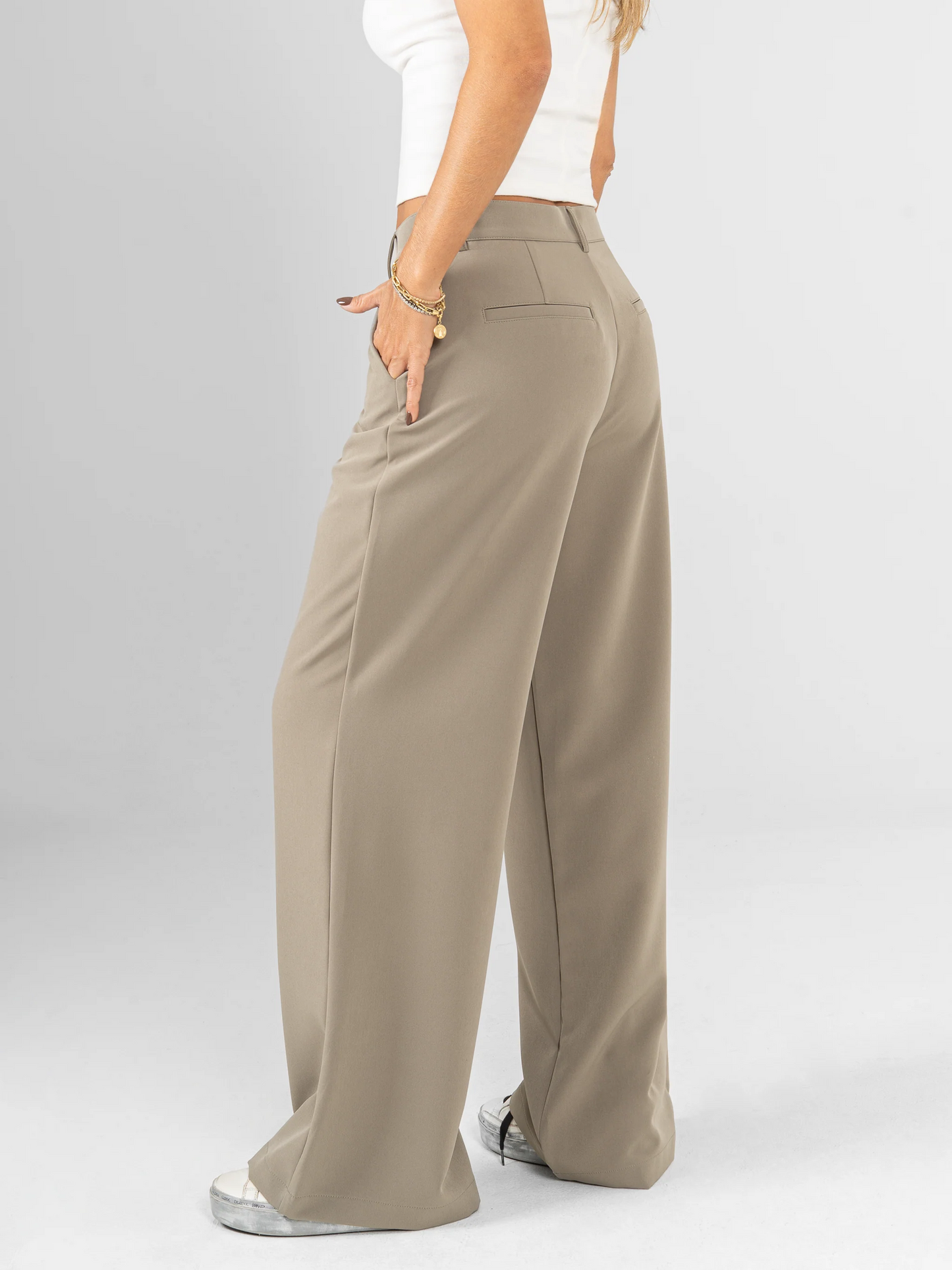 Unik Jeans - Ref: DCN1018 Pantalón straight leg, tejido plano liviano, tiro alto. - COLOR: VERDE