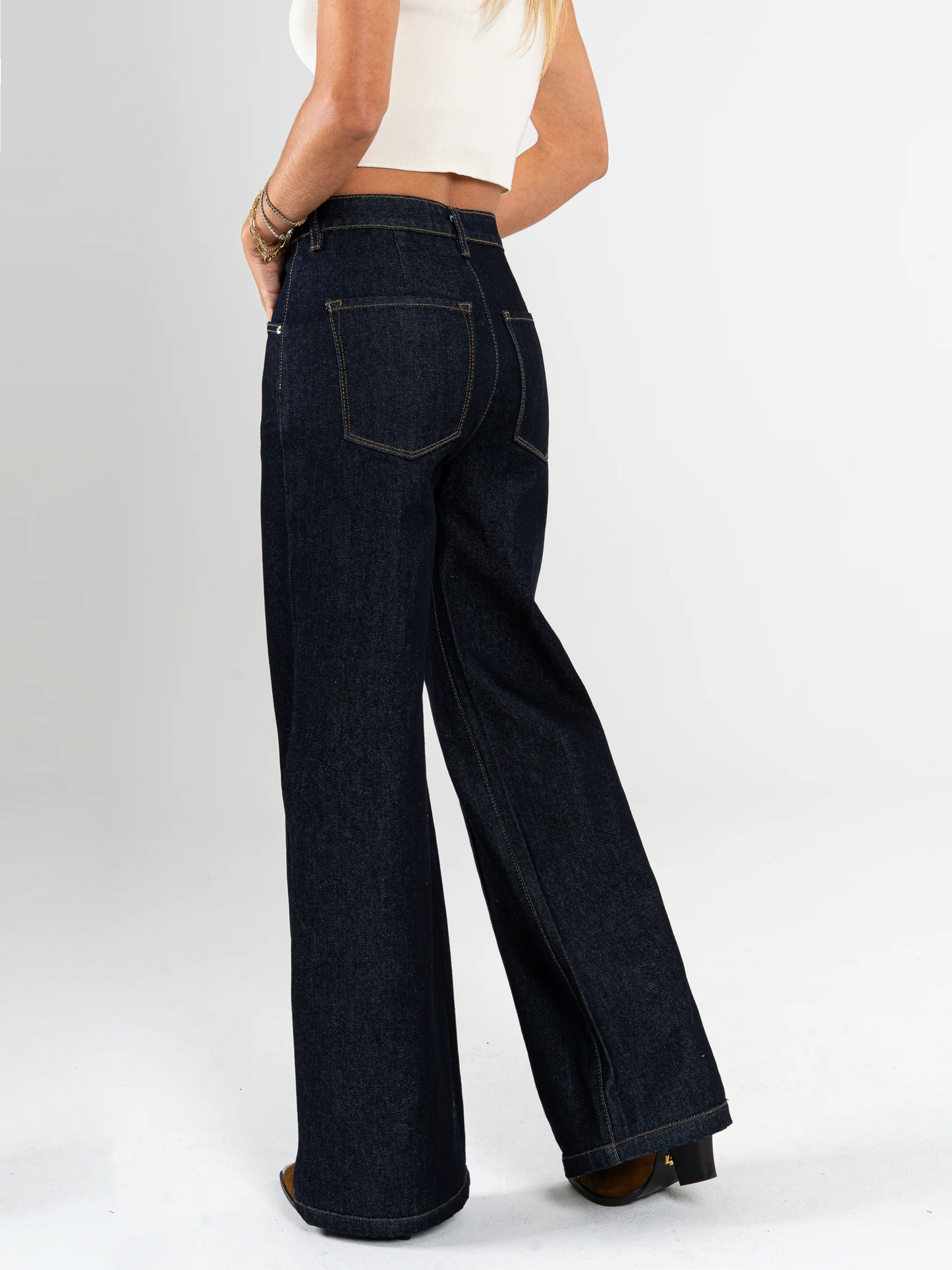 REF: DCN958 Jean Wide Leg,  Detalle en Delantero