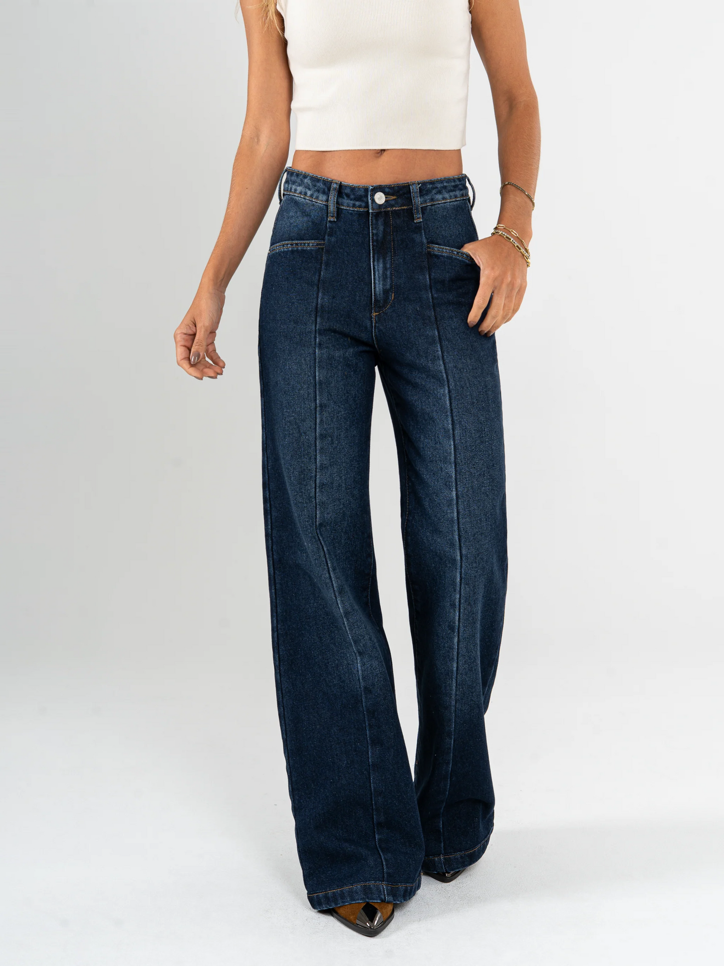REF: DCN958 Jean Wide Leg,  Detalle en Delantero