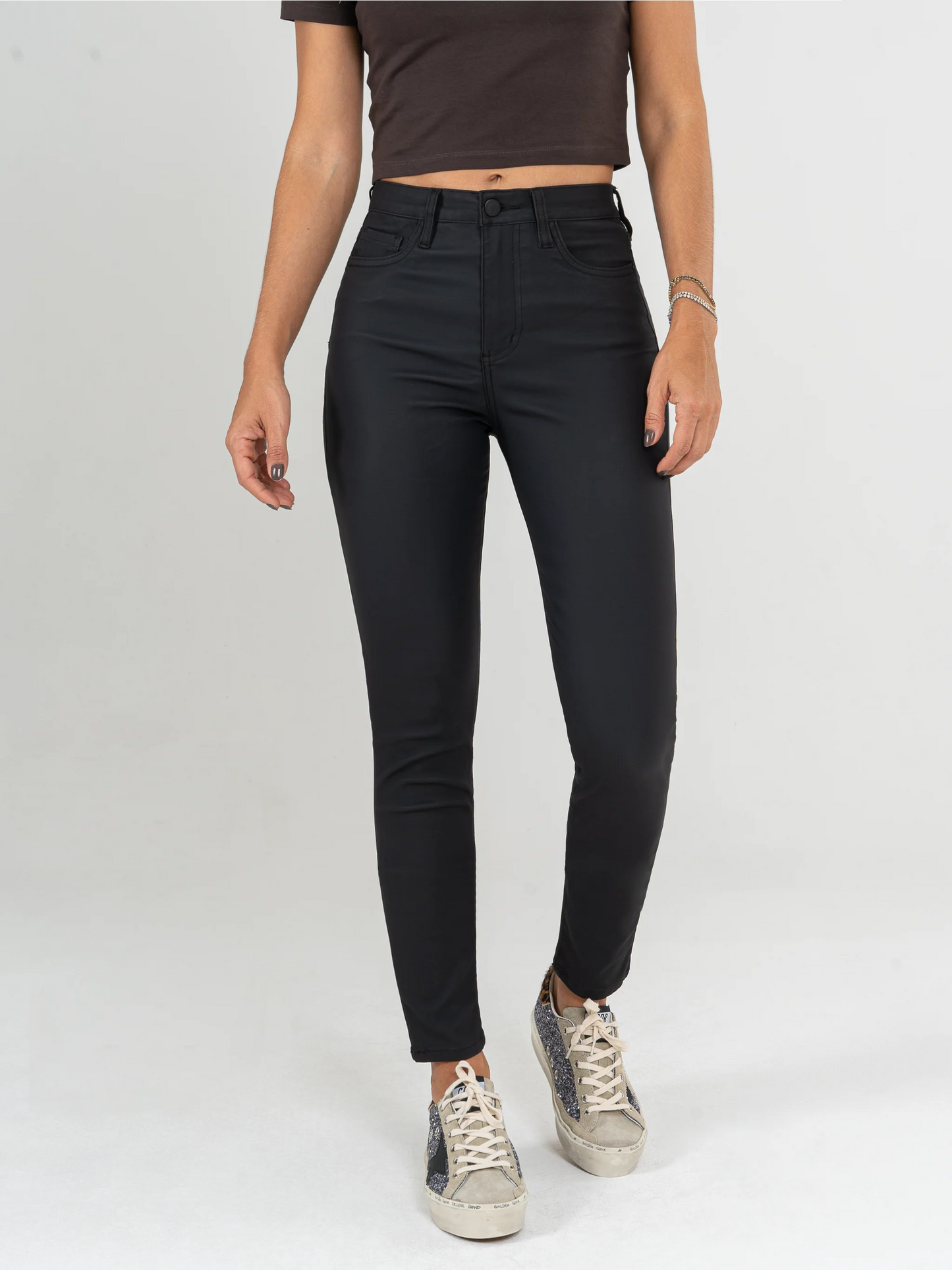REF: DCN970 Pantalon en cuerina stretch, tiro alto