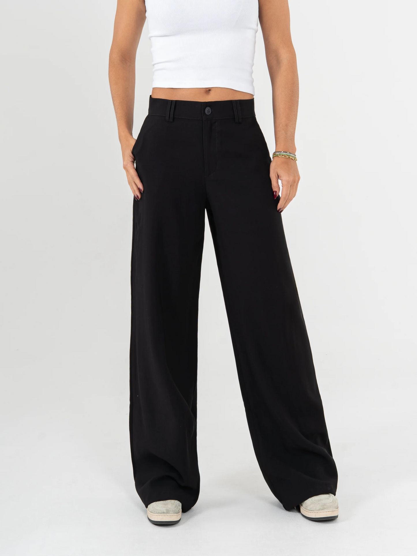 Unik Jeans - Ref: DCN1018 Pantalón straight leg, tejido plano liviano, tiro alto. - COLOR: NEGRO