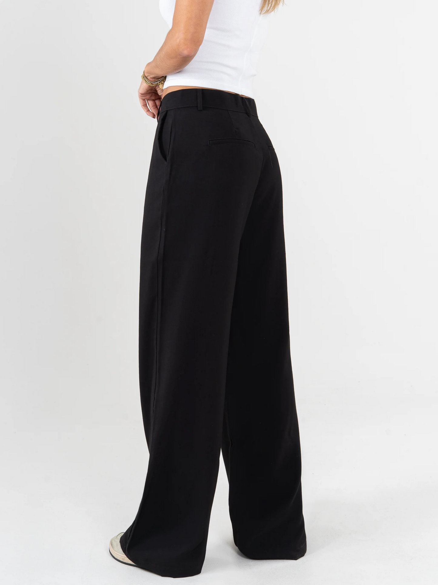 Unik Jeans - Ref: DCN1018 Pantalón straight leg, tejido plano liviano, tiro alto. - COLOR: NEGRO