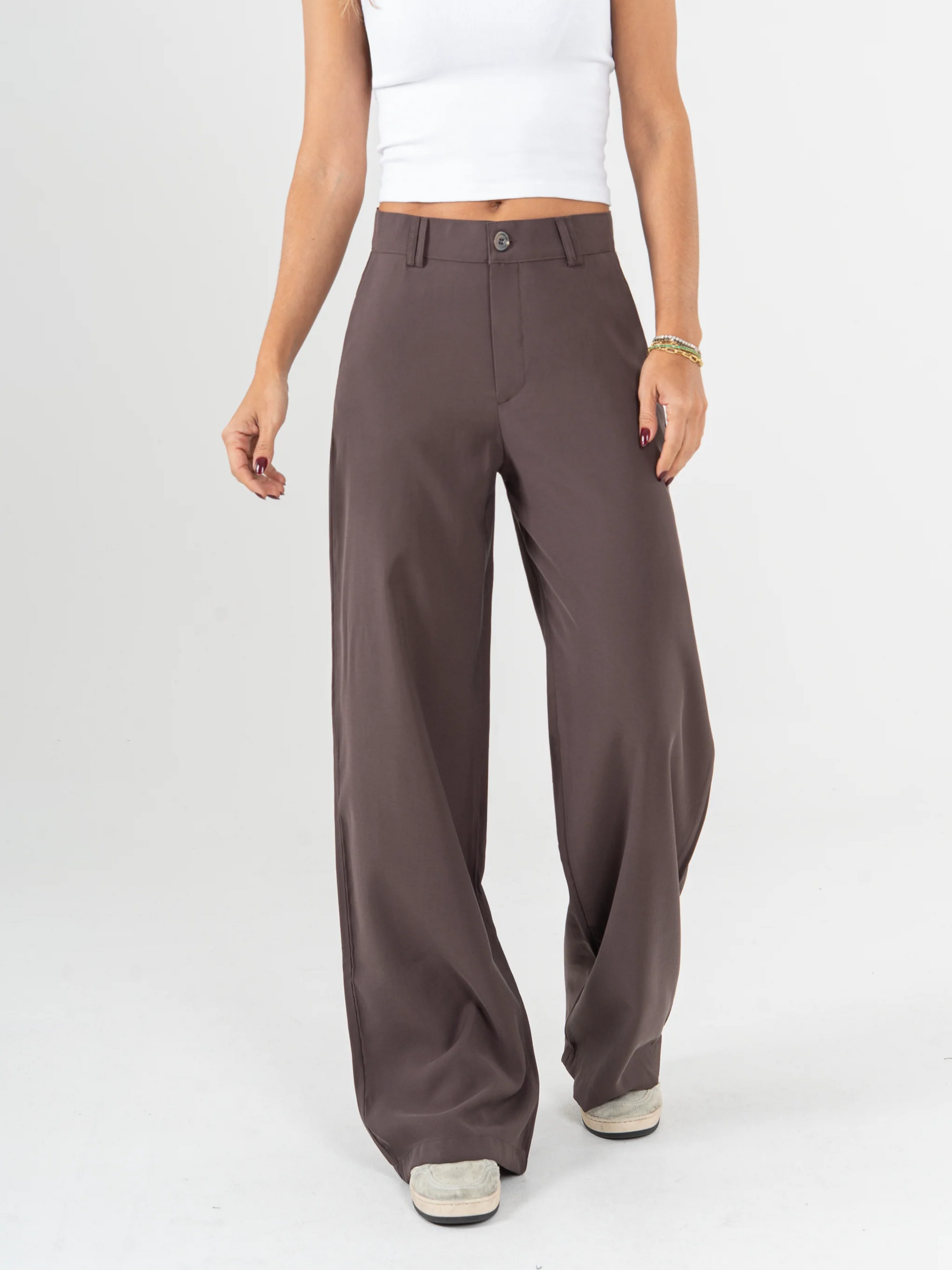 Unik Jeans - Ref: DCN1018 Pantalón straight leg, tejido plano liviano, tiro alto. - COLOR: CAFE