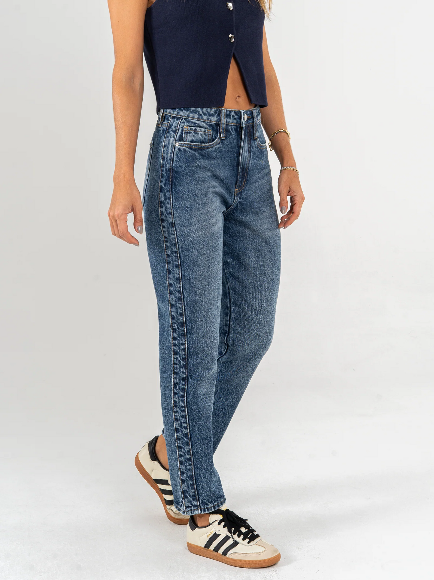 REF: DCN1002 Jean Mom fit rígido,detalle laretal