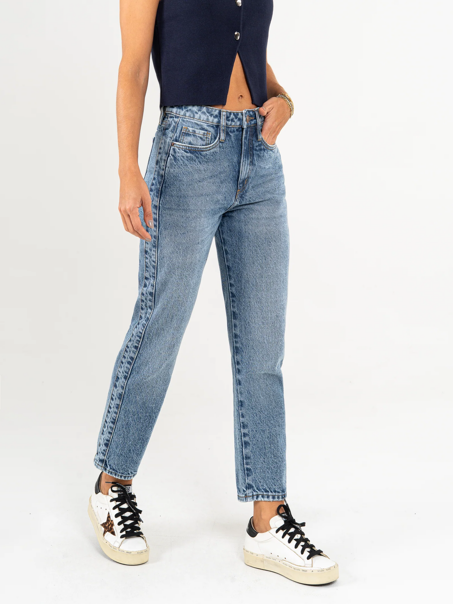 REF: DCN1002 Jean Mom fit rígido,detalle laretal