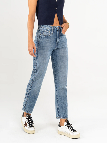 REF: DCN1002 Jean Mom fit rígido,detalle laretal