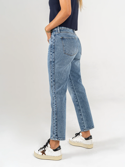 REF: DCN1002 Jean Mom fit rígido,detalle laretal