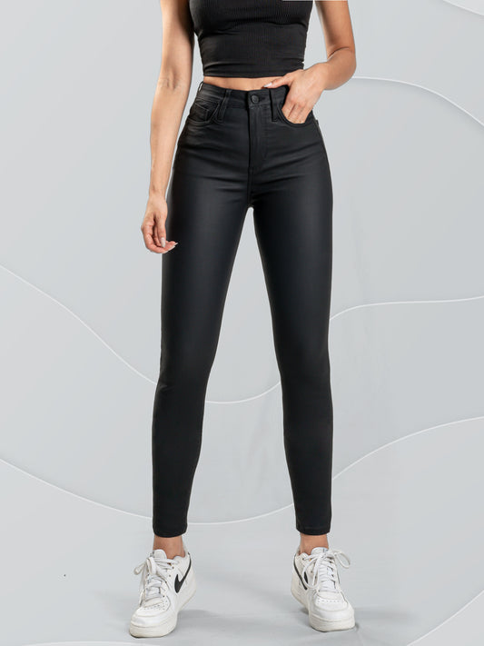 REF: DCN840 Pantalon en cuerina stretch, tiro alto